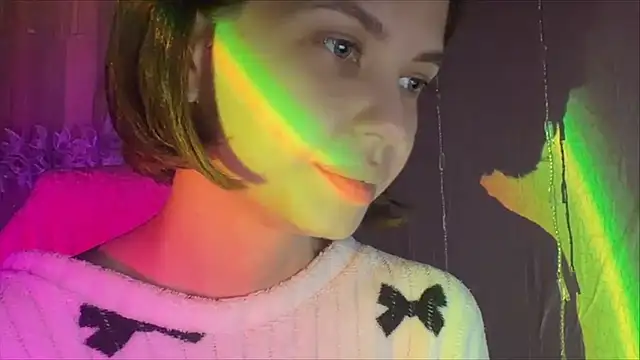 MiraPics online show from April 4, 9:45 pm