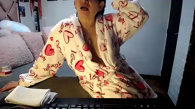 maturehoxx online show from October 2, 11:01 pm