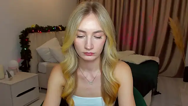 bella  rose online show from December 11, 12:12 pm