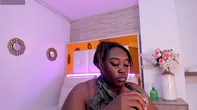 Snapshot of ShaniaBrownn chatting on March 20, 8:08 pm ShaniaBrownn online show from March 20, 8:08 pm