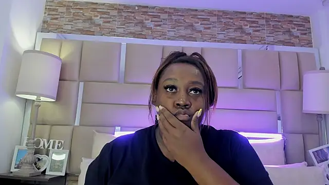 Snapshot of ShaniaBrownn chatting on September 20, 7:37 pm ShaniaBrownn online show from September 20, 7:37 pm