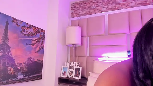 ShaniaBrownn online show from December 19, 8:16 pm