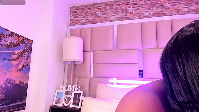 ShaniaBrownn online show from December 20, 8:27 pm