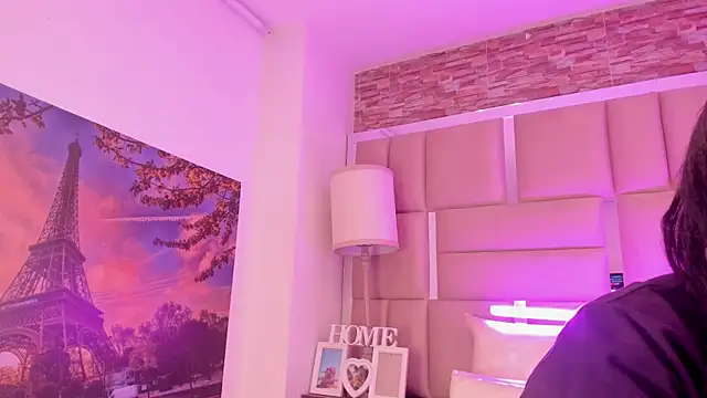 ShaniaBrownn online show from February 24, 7:45 pm