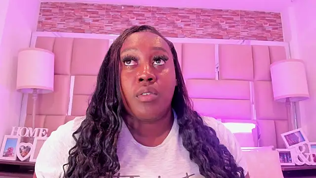 ShaniaBrownn online show from March 12, 7:42 pm