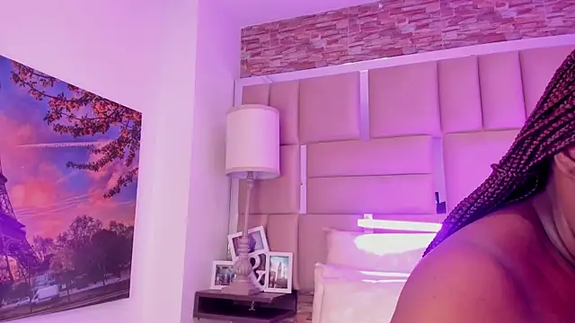 ShaniaBrownn online show from March 26, 6:24 pm