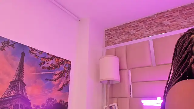 ShaniaBrownn online show from June 2, 7:49 pm