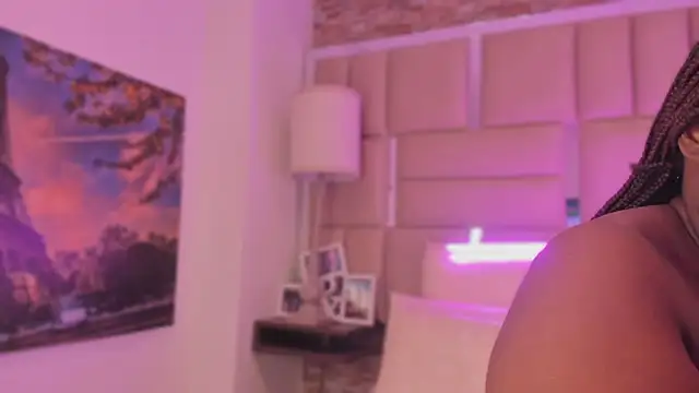 ShaniaBrownn online show from June 6, 7:51 pm