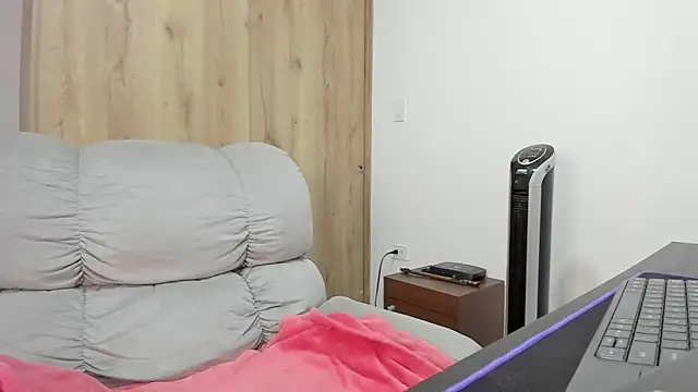 Snapshot of xspecialoomx chatting on March 20, 12:54 pm xspecialoomx online show from March 20, 12:54 pm