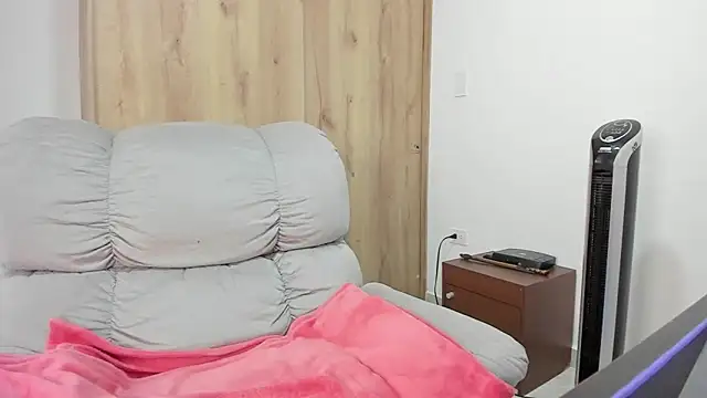 Snapshot of xspecialoomx chatting on March 22, 1:14 pm xspecialoomx online show from March 22, 1:14 pm