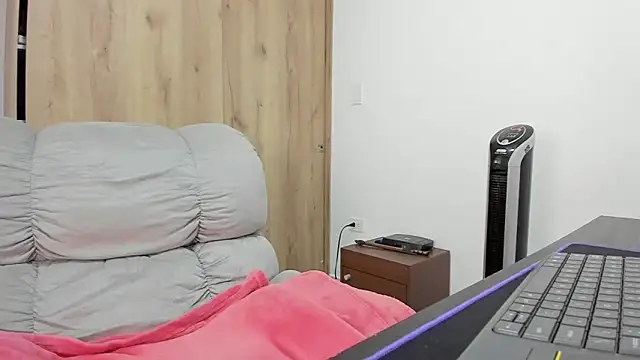 Snapshot of xspecialoomx chatting on March 23, 1:26 pm xspecialoomx online show from March 23, 1:26 pm