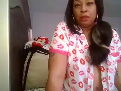 MSweetLindaParks online show from February 2, 2:24 pm