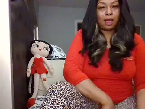 MSweetLindaParks online show from February 3, 10:36 am