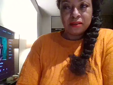 MSweetLindaParks online show from March 1, 8:02 am