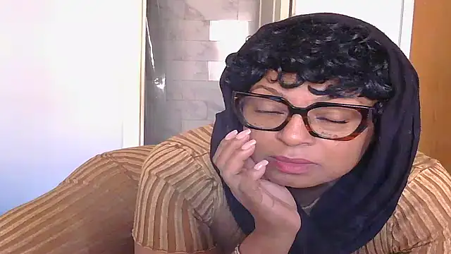 MSweetLindaParks online show from October 3, 6:27 pm