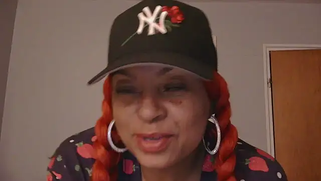 MSweetLindaParks online show from October 30, 4:25 am