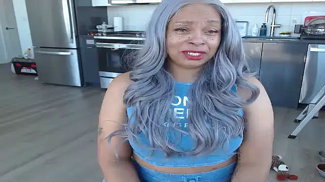 MSweetLindaParks online show from April 26, 9:01 pm