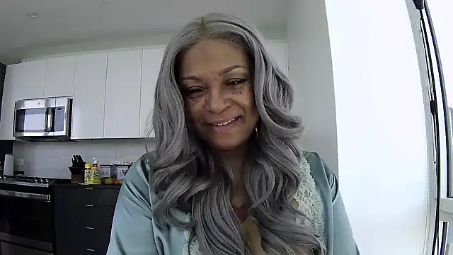 MSweetLindaParks online show from May 19, 3:40 pm