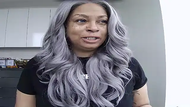 MSweetLindaParks online show from May 23, 11:47 am