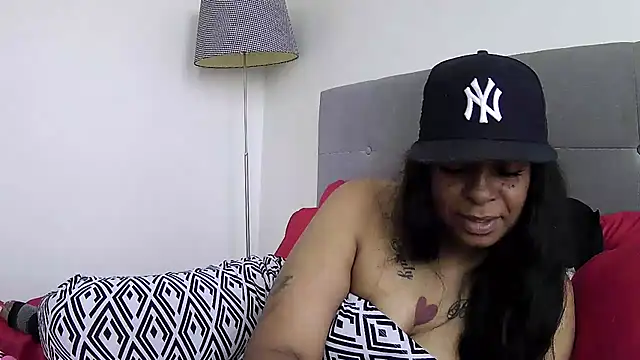 MSweetLindaParks online show from June 11, 2:15 pm