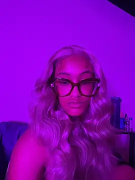 Snapshot of MyssFiji chatting on October 23, 11:03 pm MyssFiji online show from October 23, 11:03 pm