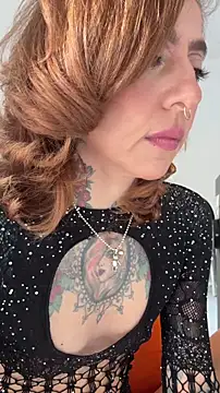 Snapshot of Evangelyne_1 chatting on November 17, 1:06 pm Evangelyne 1 online show from November 17, 1:06 pm