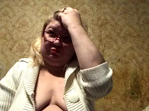 DoraMay online show from December 4, 5:44 pm