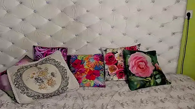 DoraMay online show from November 7, 7:58 pm