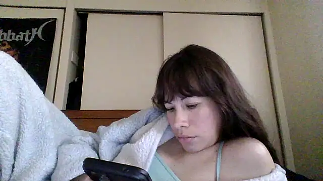 petitedoll29 online show from December 13, 11:17 pm