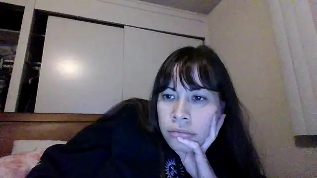 petitedoll29 online show from December 19, 6:12 am