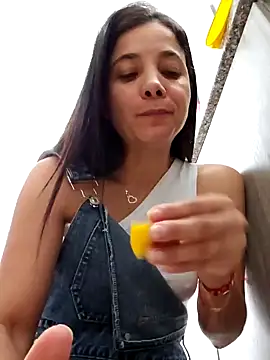 miaeyes online show from December 9, 3:22 pm