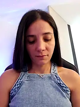 miaeyes online show from December 31, 4:46 pm