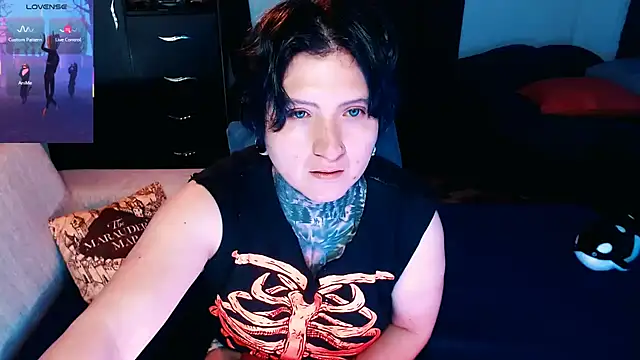 Snapshot of Marieblueeyes chatting on October 11, 4:44 am Marieblueeyes online show from October 11, 4:44 am