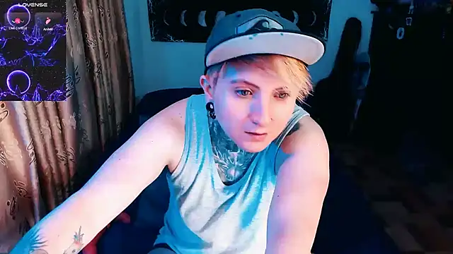 Snapshot of Marieblueeyes chatting on November 11, 2:00 am Marieblueeyes online show from November 11, 2:00 am