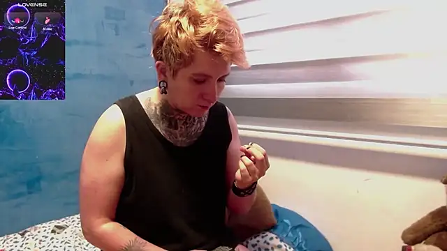 Snapshot of Marieblueeyes chatting on December 5, 4:25 pm Marieblueeyes online show from December 5, 4:25 pm