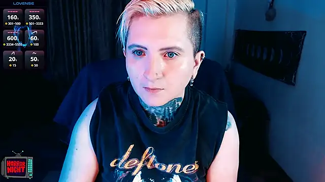 Snapshot of Marieblueeyes chatting on December 18, 12:27 am Marieblueeyes online show from December 18, 12:27 am