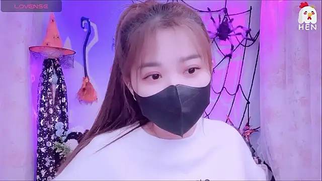 Snapshot of hen237 chatting on November 2, 12:35 am hen237 online show from November 2, 12:35 am