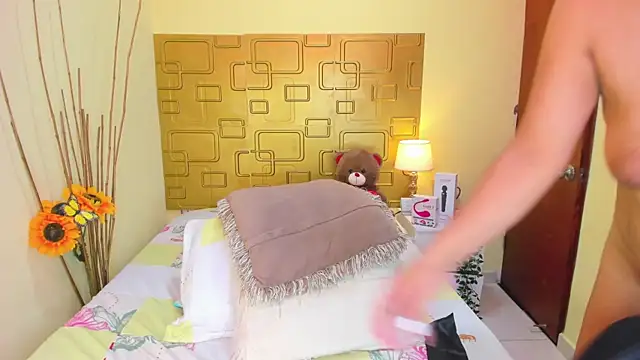 Snapshot of Julia_Haye chatting on March 2, 10:14 am Julia Haye online show from March 2, 10:14 am