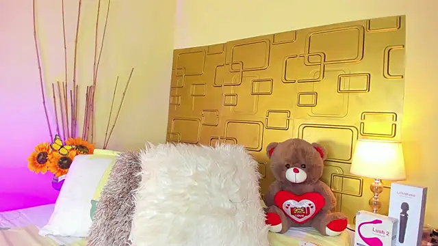 Snapshot of Julia_Haye chatting on March 8, 11:05 am Julia Haye online show from March 8, 11:05 am