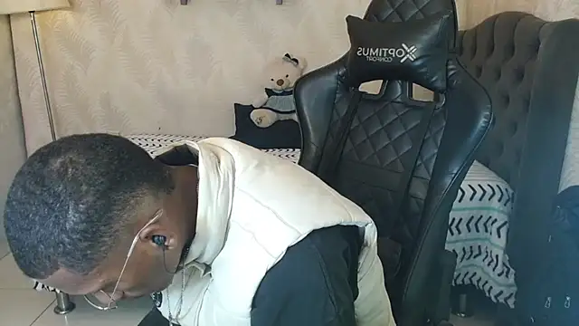 Snapshot of ManSant chatting on October 2, 2:46 pm ManSant online show from October 2, 2:46 pm