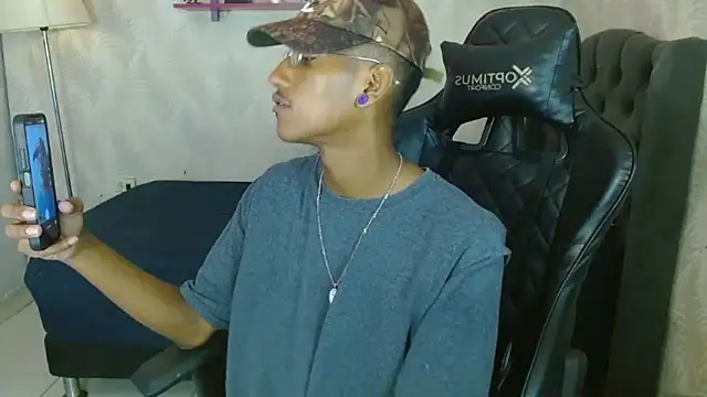 Snapshot of ManSant chatting on October 9, 2:59 pm ManSant online show from October 9, 2:59 pm