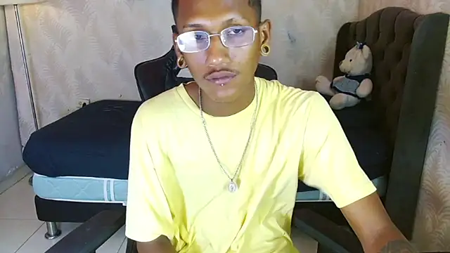 Snapshot of ManSant chatting on October 11, 3:32 pm ManSant online show from October 11, 3:32 pm