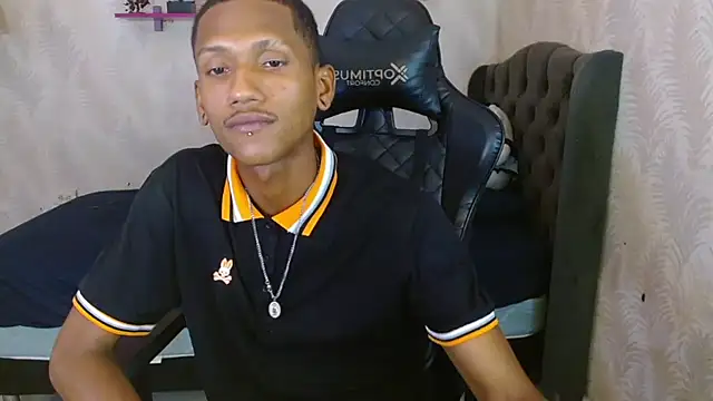 Snapshot of ManSant chatting on October 13, 7:25 pm ManSant online show from October 13, 7:25 pm