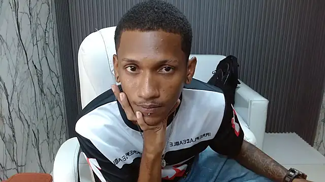 Snapshot of ManSant chatting on October 16, 4:41 pm ManSant online show from October 16, 4:41 pm