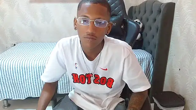 Snapshot of ManSant chatting on October 20, 2:50 pm ManSant online show from October 20, 2:50 pm