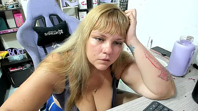 Snapshot of allsson_queen chatting on October 27, 6:34 pm allsson queen online show from October 27, 6:34 pm