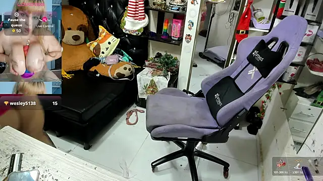 Snapshot of allsson_queen chatting on December 14, 8:24 pm allsson queen online show from December 14, 8:24 pm