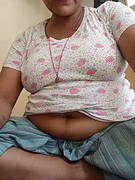 Snapshot of Lovly_pari chatting on July 31, 8:47 am Lovly pari online show from July 31, 8:47 am