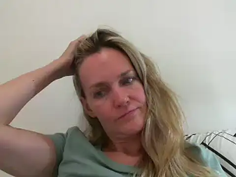 Annylove1 online show from January 3, 9:05 pm