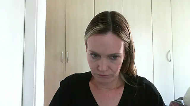 Annylove1 online show from January 13, 10:47 am